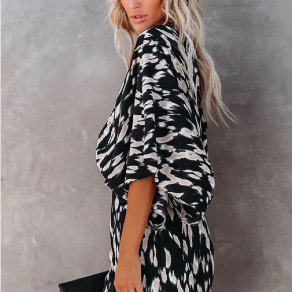 Next Vacay Printed Romper - Picture 5 of 5